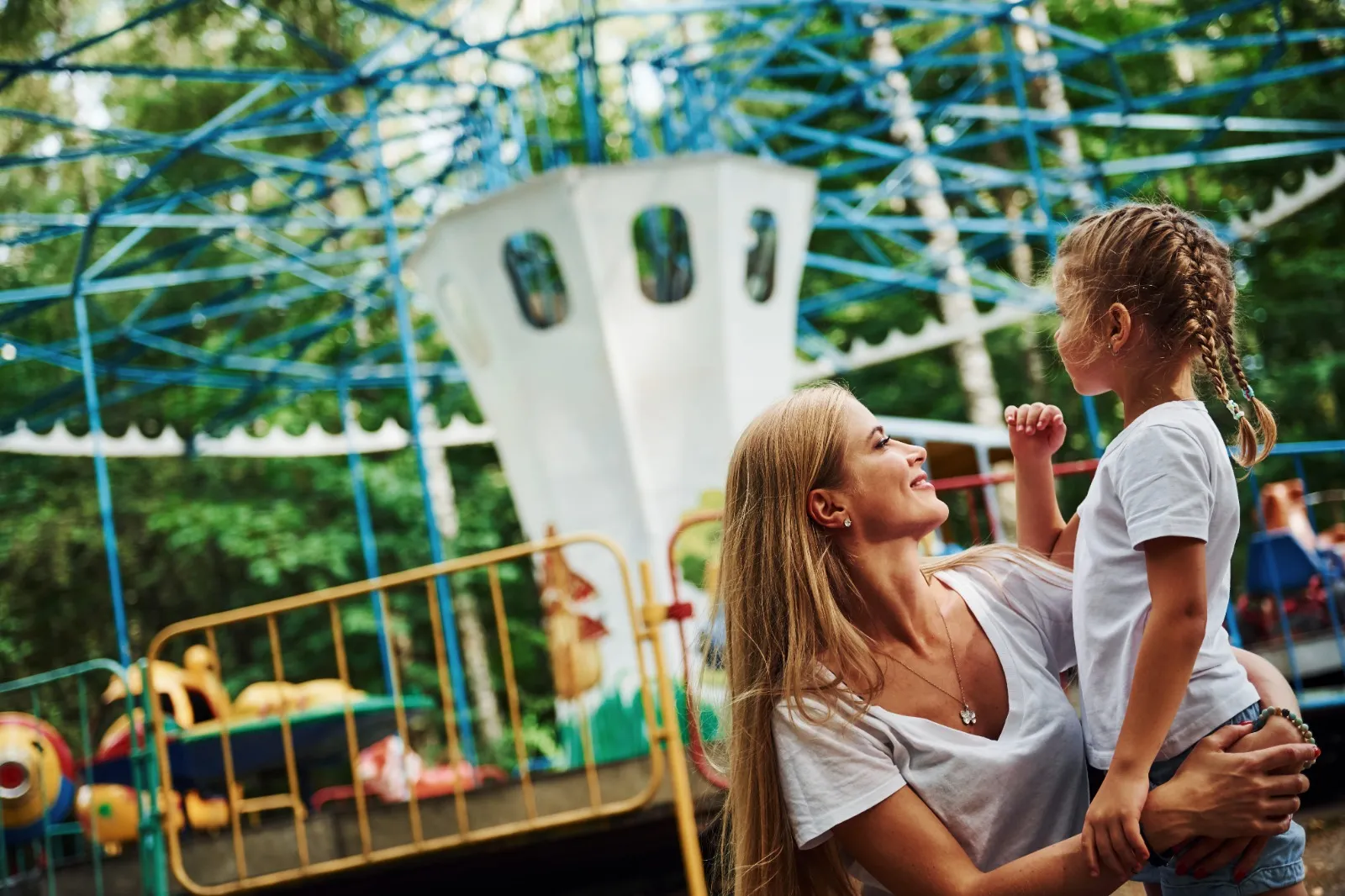 Hospitality & attractions